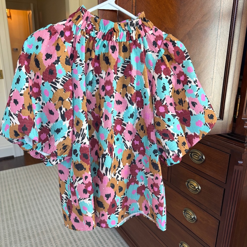 THML Spring/Summer Top with puff sleeves and buttons down the back - Size S